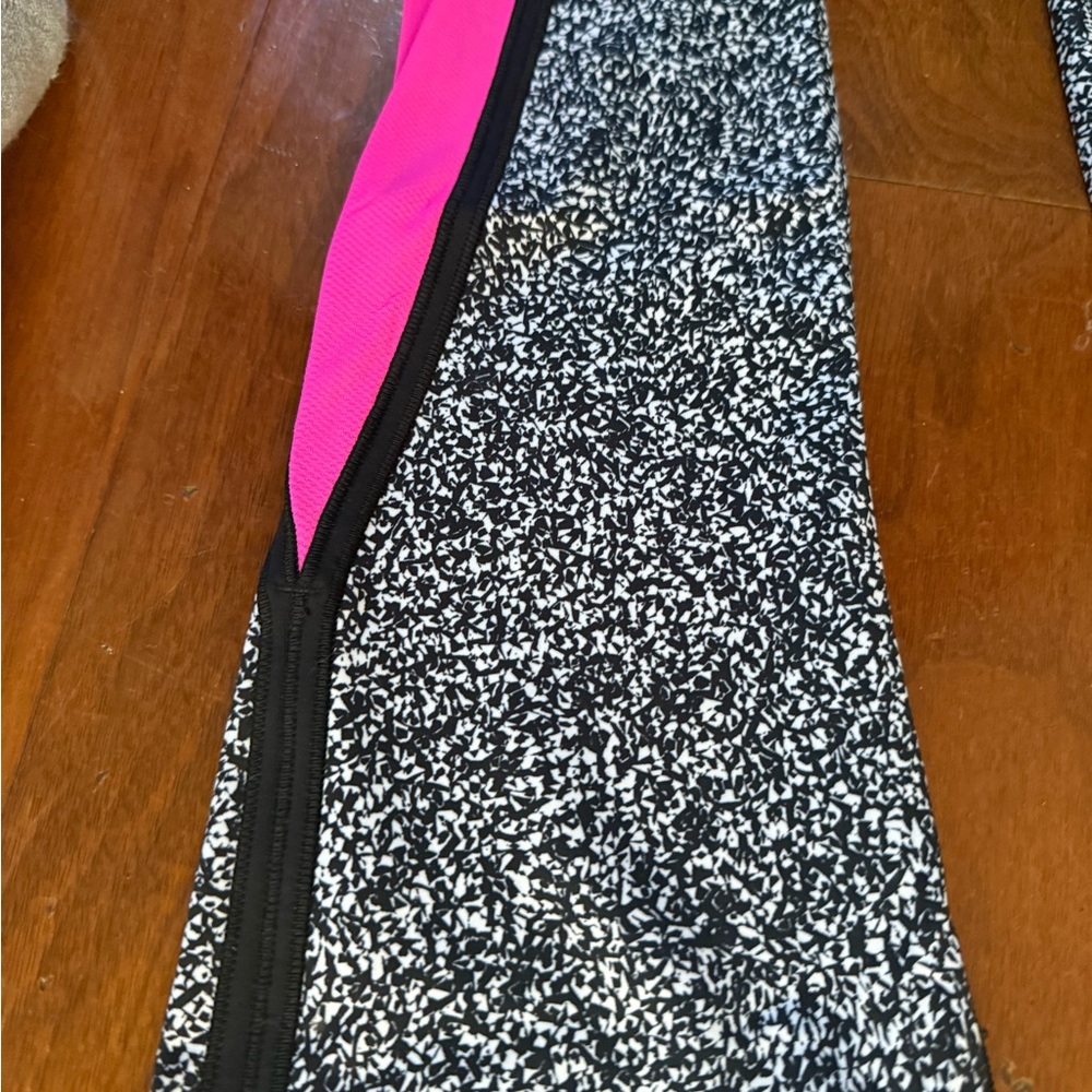 New Lululemon Pace Tights - Picture 6 of 9